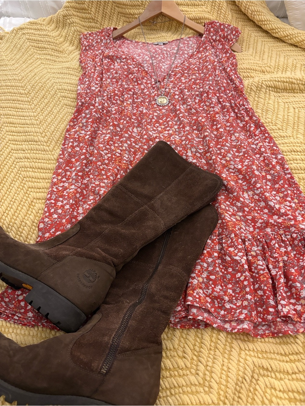 Rails Anika Red Ditsy Floral V-Neck Ruffle Mini Dress - Picture 4 of 9